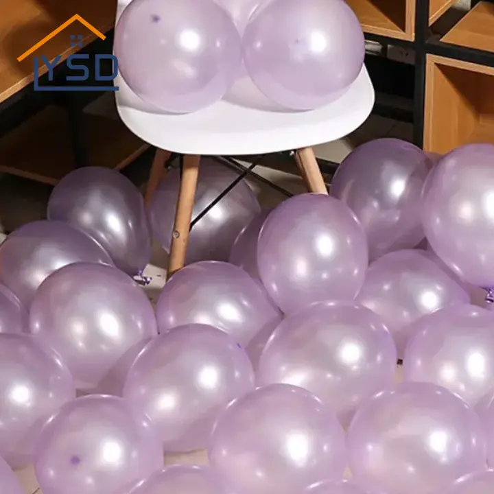 Gyöngyszemű latex léggömbök